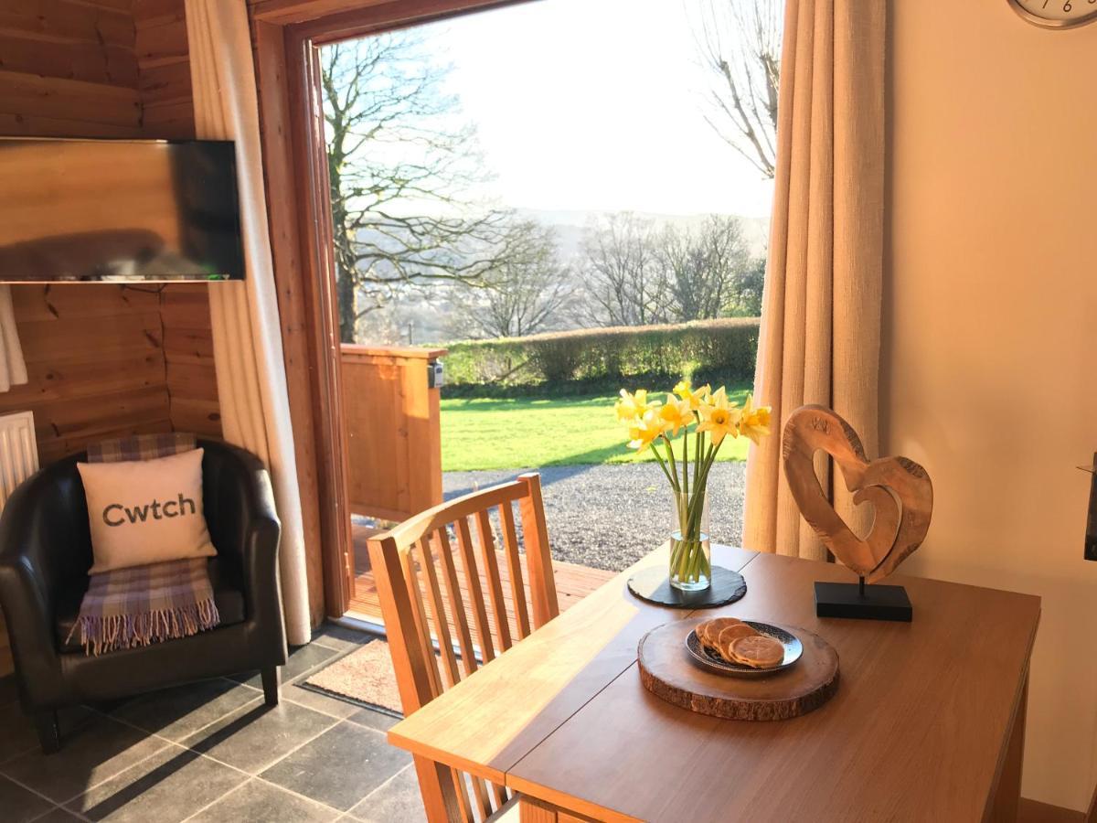 Swansea Log Cabin Pontardawe Extérieur photo