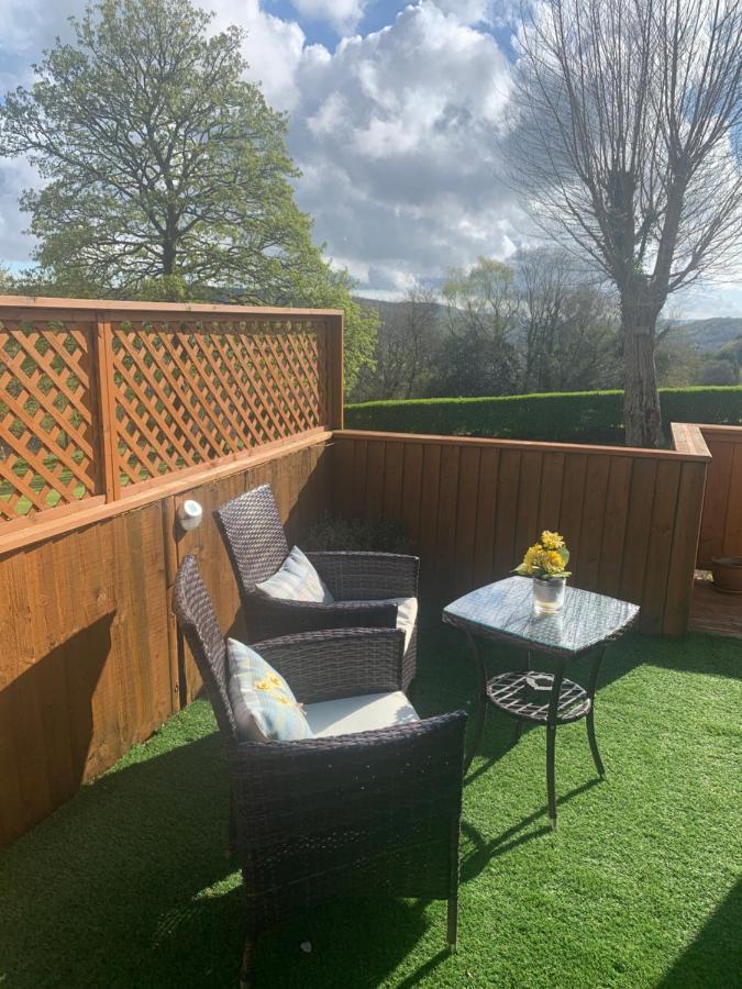 Swansea Log Cabin Pontardawe Extérieur photo