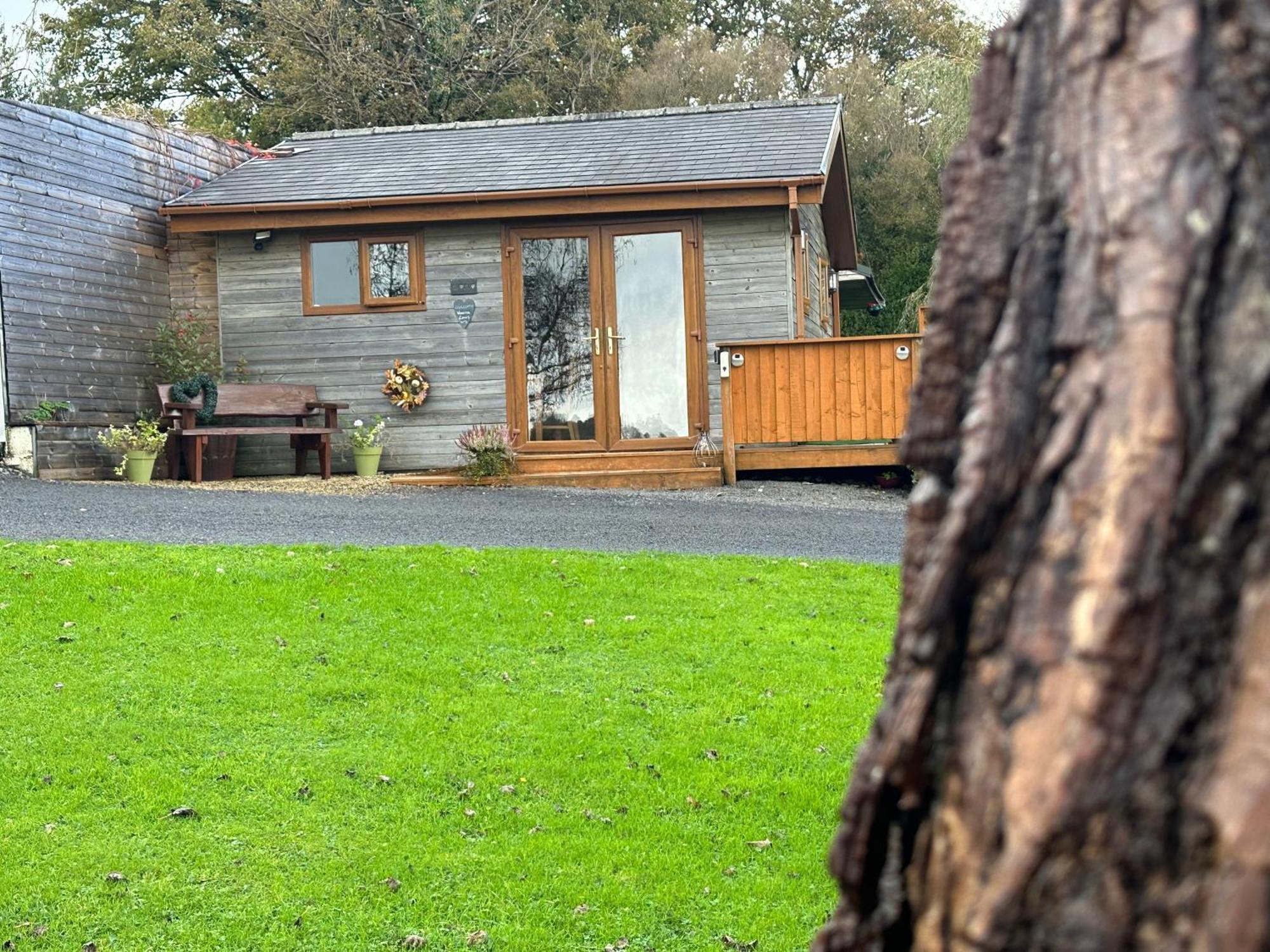 Swansea Log Cabin Pontardawe Extérieur photo