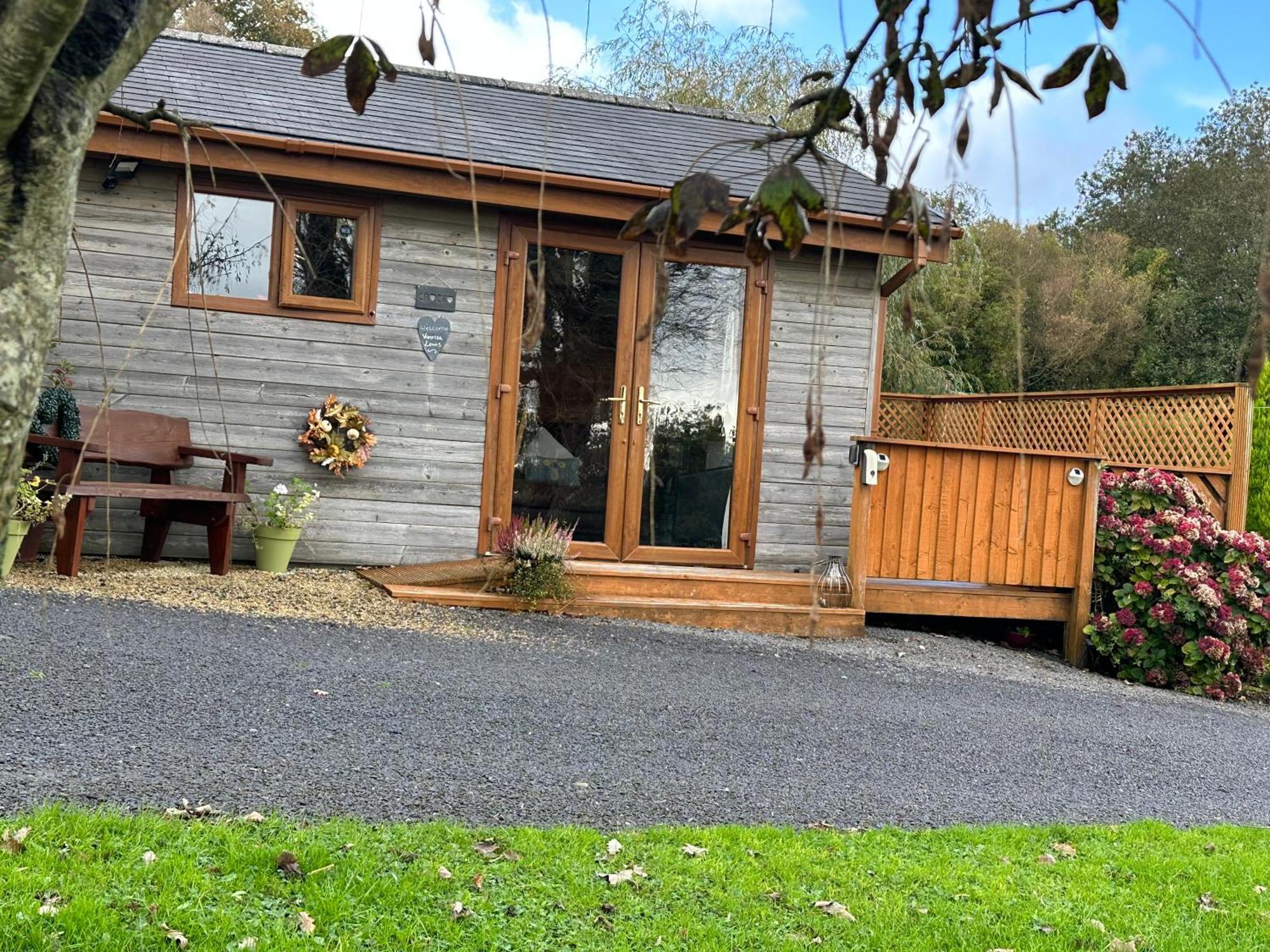 Swansea Log Cabin Pontardawe Extérieur photo