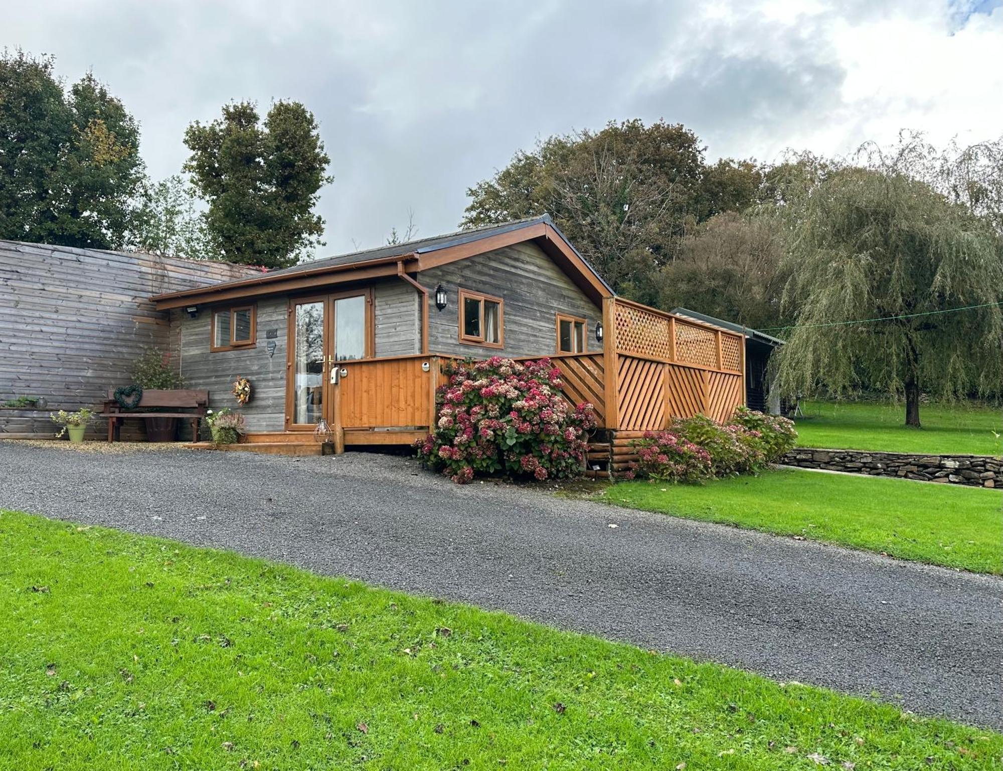 Swansea Log Cabin Pontardawe Extérieur photo