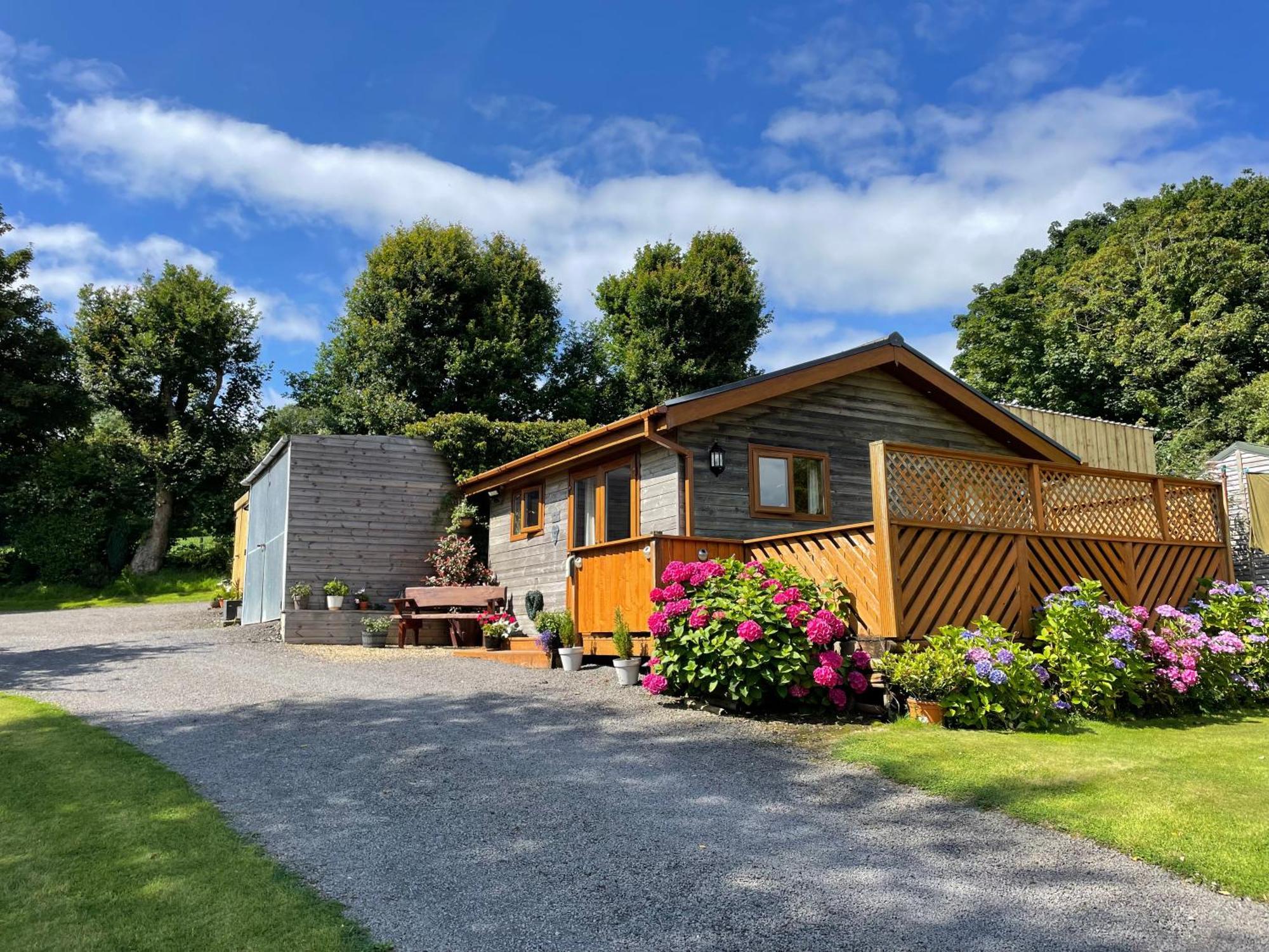 Swansea Log Cabin Pontardawe Extérieur photo